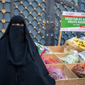 إختتام توزيع المشاريع المدرة للدخل بمحافظة تعز
